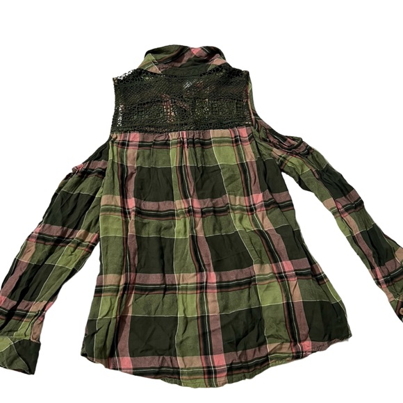 My Michelle - Womens Button Up Cold Shoulder Top Sz. MD - Picture 7 of 8